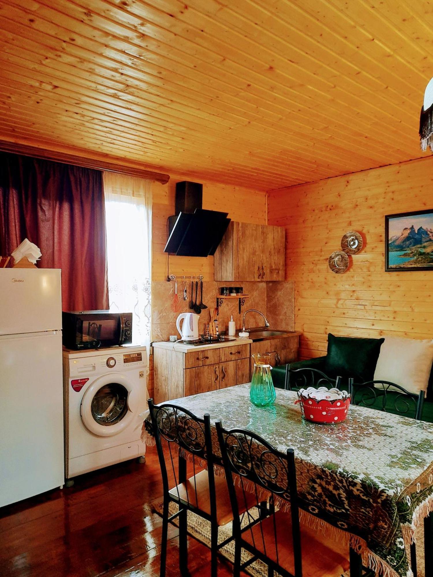 Family Hotel Maia - Cемейная Гостиница Майя Dashbashi ภายนอก รูปภาพ